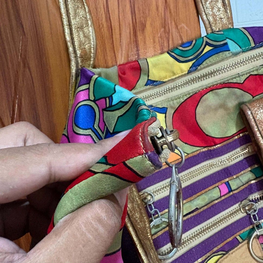 Coach tote bag (Category: Tote Bags) located in Carmen. Submitted by aquarius.00 (Listing ID 1469273680, Image 3). Description: sign of used need linis lang kunti flaws creed.