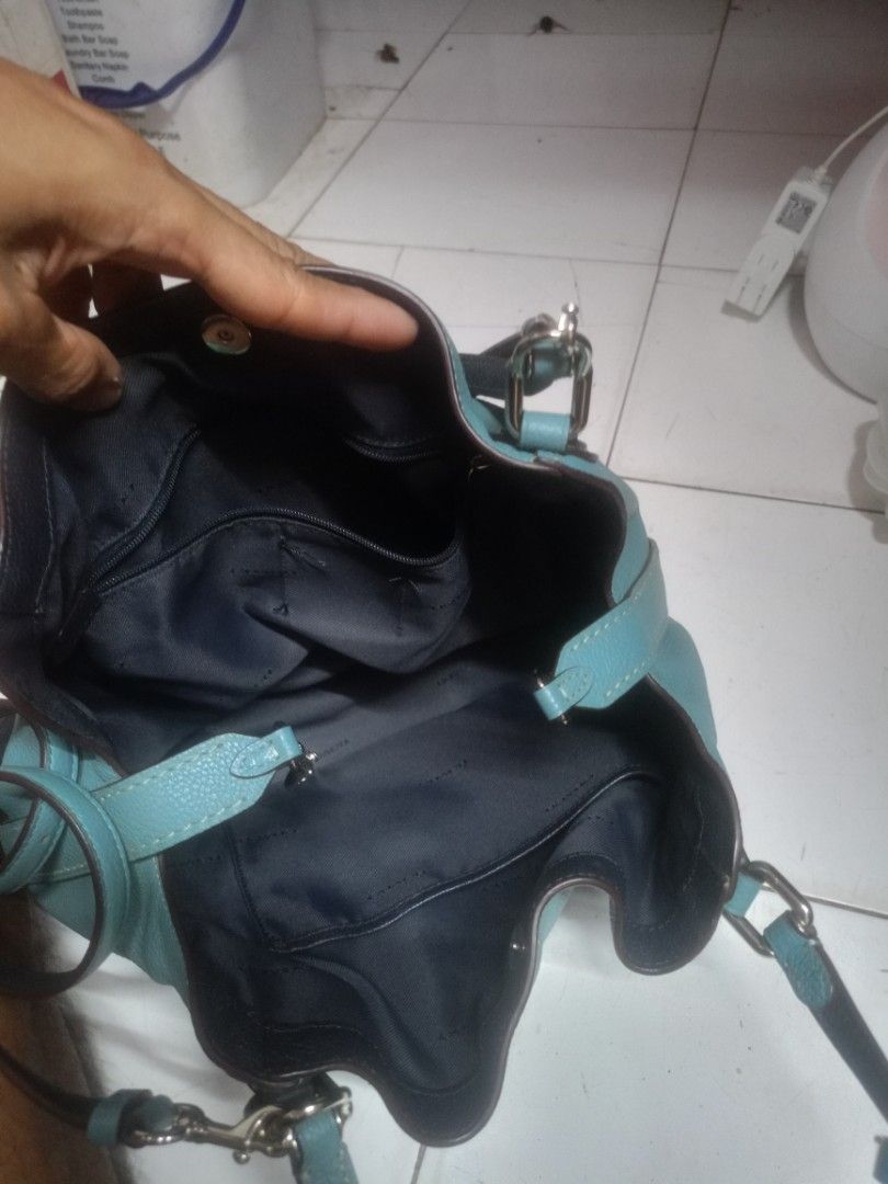 Coach two way bag (Category: Cross-body Bags) located in Manila. Submitted by raymund2501 (Listing ID 1469227344, Image 2). Description: for sale coach two way bag excellent condition issue creed inalis un lng LC all u want.