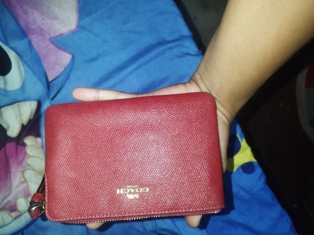 COACH WALLET (Category: Luxury Bags & Wallets) located in Marikina City. Submitted by anthonyy.shuks (Listing ID 1469022270, Image 2). Description: COACH WALLET(BRAND NEW CONDITION NO ISSUE) NOT THRIFT BIGAY LANG SAKIN.
