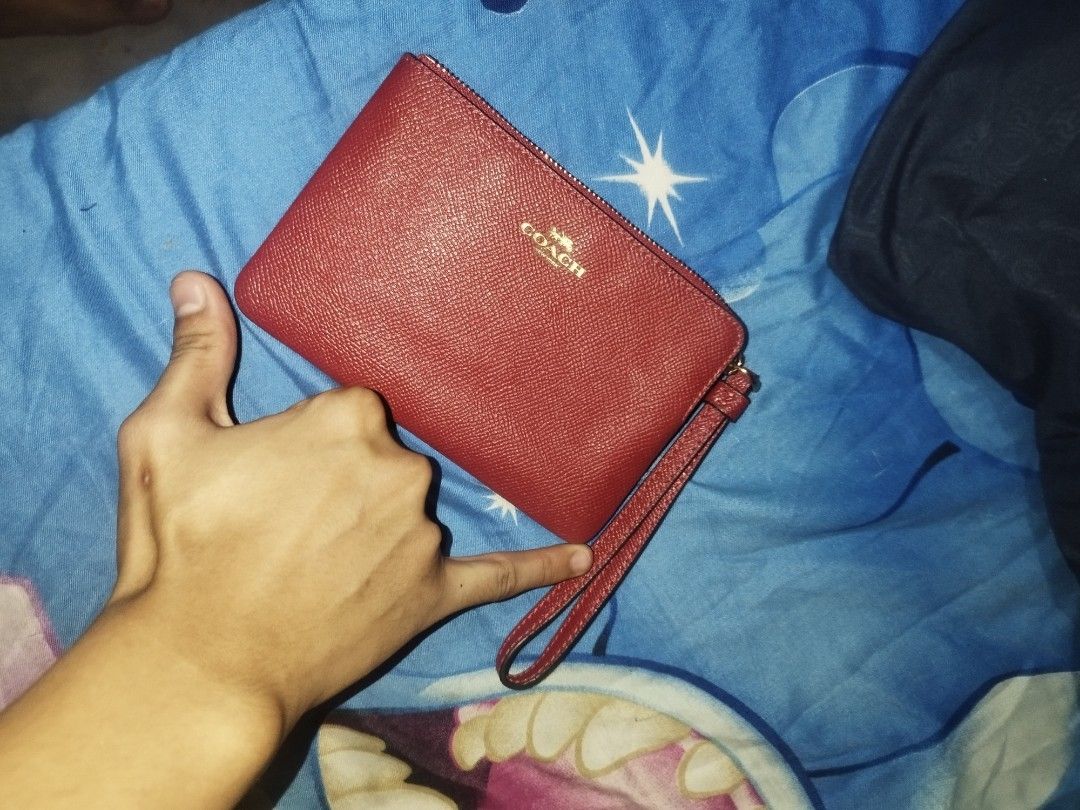 COACH WALLET (Category: Luxury Bags & Wallets) located in Marikina City. Submitted by anthonyy.shuks (Listing ID 1469022270, Image 3). Description: COACH WALLET(BRAND NEW CONDITION NO ISSUE) NOT THRIFT BIGAY LANG SAKIN.