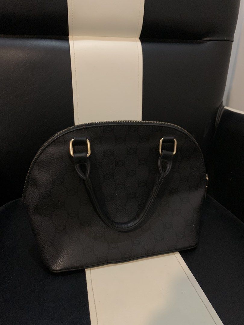 COACH/BEBE BAG (Category: Tote Bags) located in Urbiztondo. Submitted by ajtrip9 (Listing ID 1469172505, Image 3). Description: 1K FOR BOTH AUTHENTIC.