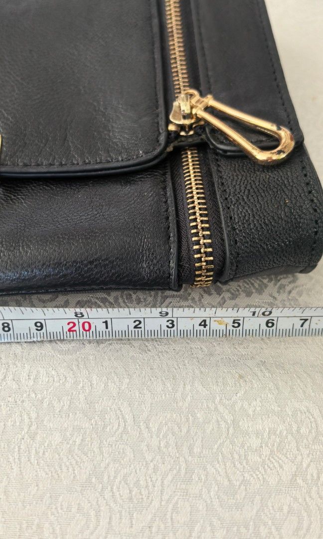 Coachela all leather shoulder chain bag (Category: Shoulder Bags) located in Tuguegarao City. Submitted by zenphoenix-7ad615 (Listing ID 1469203120, Image 2). Description: Pretty in actual Leather chain shoulder bag black Minimal signs sa mga hardwares 10.80 by 6.20 inches.