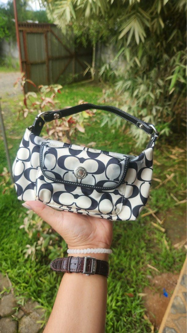 Coah Mini Soho (Category: Luxury Bags & Wallets) located in Cagayan de Oro. Submitted by KoaApparelAtbp. (Listing ID 1469300092, Image 1). Description: Coach mini soho bag has color transfer in front.. authentic. .