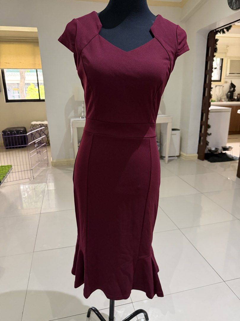 Cocktail dress (Category: Dresses) located in Pasig City. Submitted by emashopaholic (Listing ID 1469212034, Image 1). Description: Unused Burgundy dress Business or semi formal events Small size Semi stretch material Only ₱750 Pasig pick up Ships via lalamove/grab SF c/o buyer Gcash accepted No payment, no release of item.