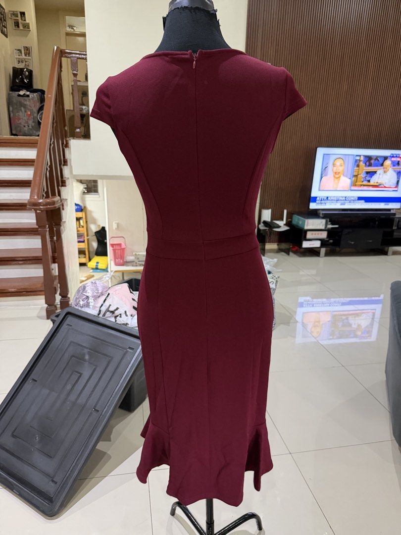 Cocktail dress (Category: Dresses) located in Pasig City. Submitted by emashopaholic (Listing ID 1469212034, Image 2). Description: Unused Burgundy dress Business or semi formal events Small size Semi stretch material Only ₱750 Pasig pick up Ships via lalamove/grab SF c/o buyer Gcash accepted No payment, no release of item.