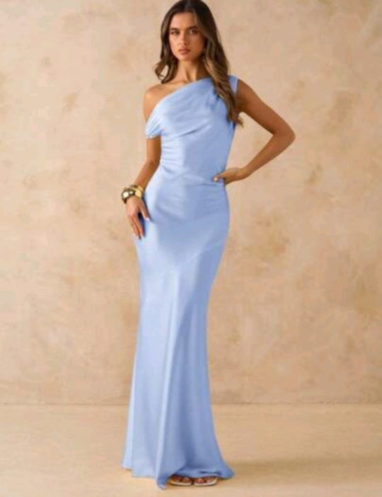 cocktail.long Dress (Category: Evening dresses & gowns) located in Manila. Submitted by nikita02_kara (Listing ID 1469230471, Image 1). Description: 📌Cocktail Long satin gown unblance floor leght fit small up.medium.only.model.wear are the same at actual shipping fee c/o buyer.