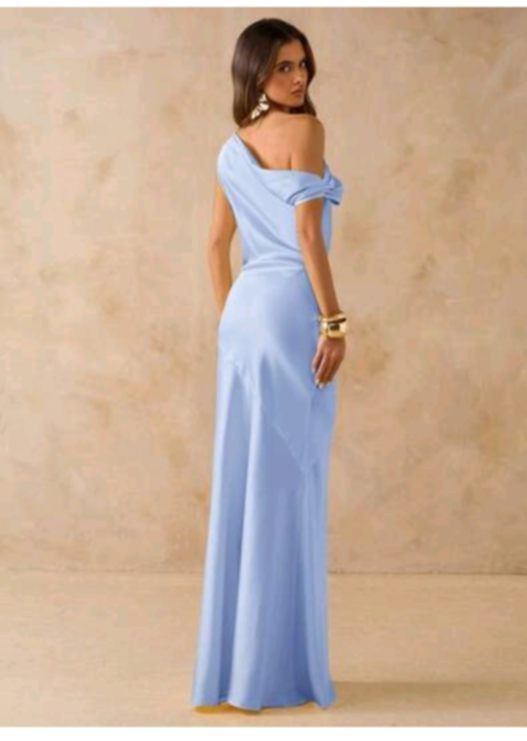 cocktail.long Dress (Category: Evening dresses & gowns) located in Manila. Submitted by nikita02_kara (Listing ID 1469230471, Image 2). Description: 📌Cocktail Long satin gown unblance floor leght fit small up.medium.only.model.wear are the same at actual shipping fee c/o buyer.