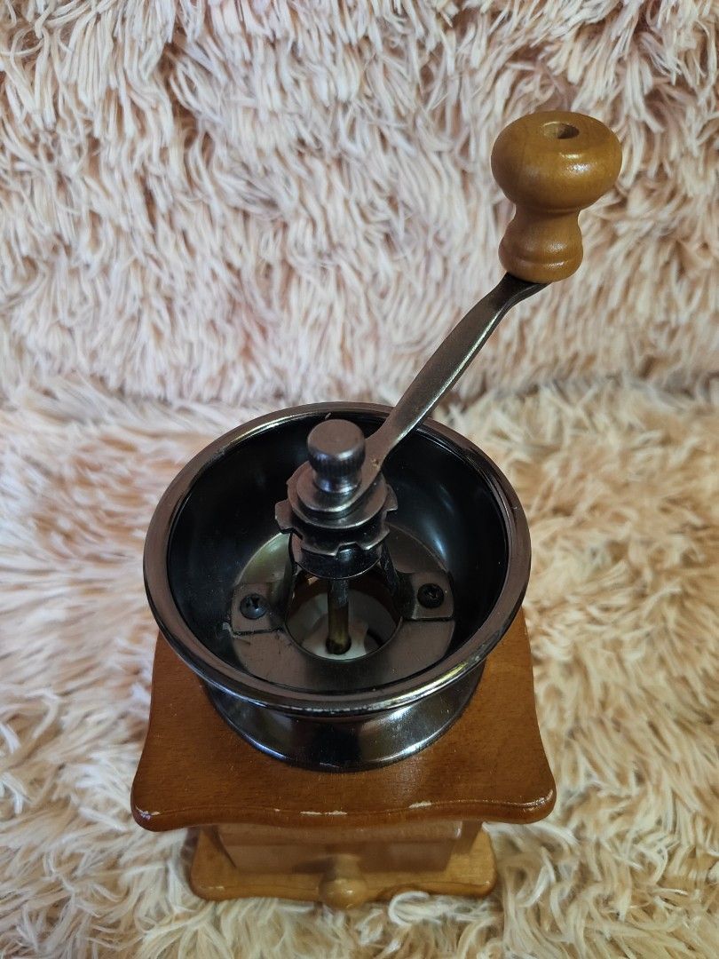 Coffee grinder (Category: Coffee & Tea Tableware) located in Davao. Submitted by dvo_jpnstuff (Listing ID 1469265991, Image 2). Description: 1pc available.