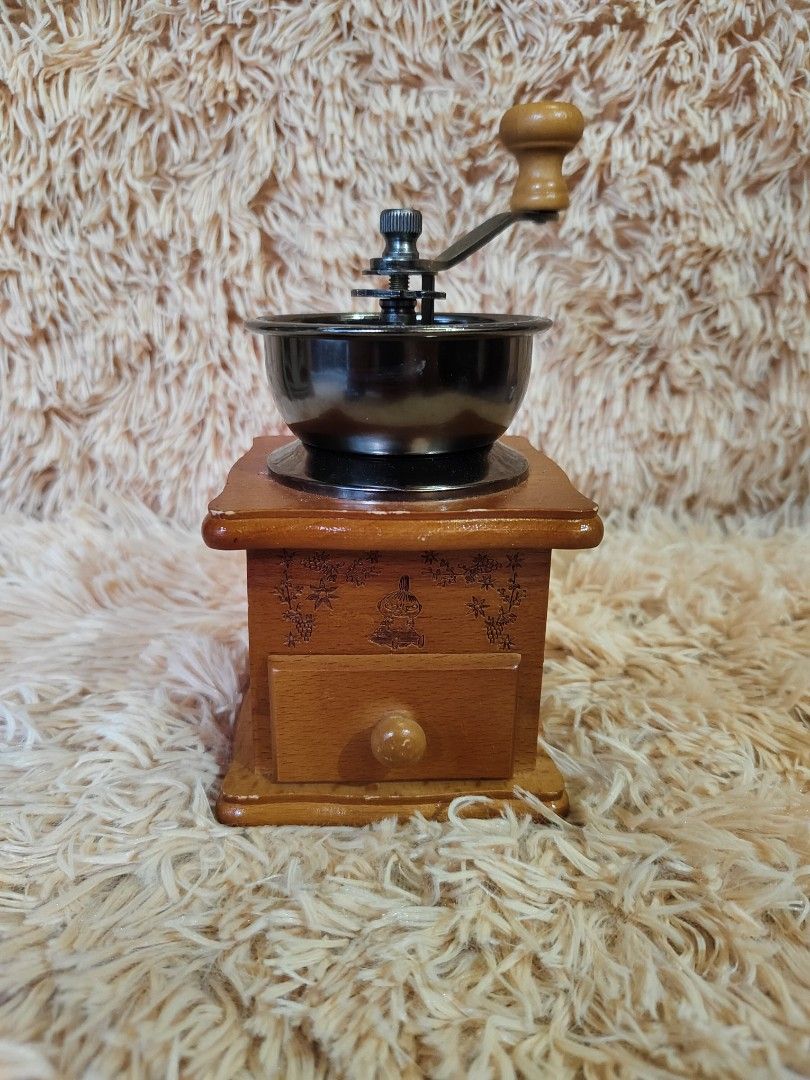Coffee grinder (Category: Coffee & Tea Tableware) located in Davao. Submitted by dvo_jpnstuff (Listing ID 1469265991, Image 1). Description: 1pc available.