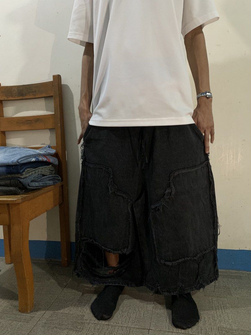 Collavo Carpenter Double Knee Distressed Baggy Jorts (Category: Shorts) located in Davao. Submitted by armanlinaojr. (Listing ID 1469237005, Image 3). Description: brand: “collavo” double knee carpenter distressed jorts waistline 28-41 ( garterized ) thigh 16.7 lenght 29 hem 14.5 - no issue - ready to wear - open for double checking through vc and can do meet up if malapit lang - heavy x hard price: ₱899 +shipping fee (₱89).