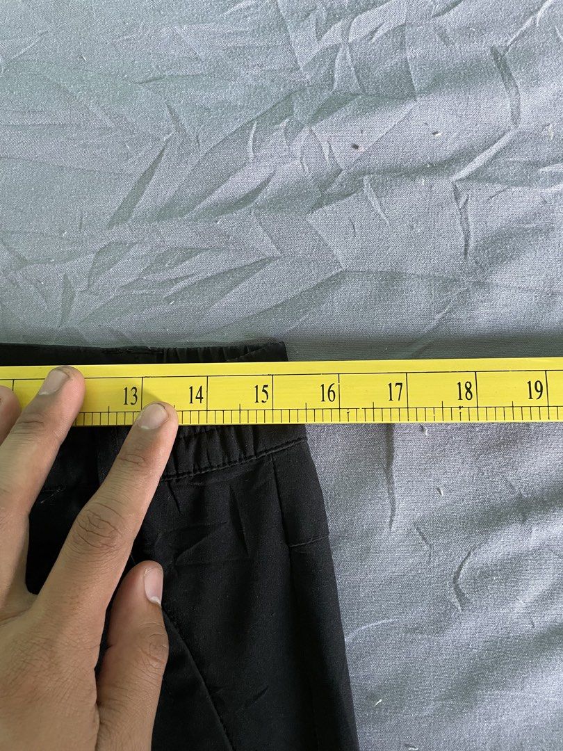 Columbia Black Outdoor Pants Size M (Category: Trousers) located in Cagayan de Oro. Submitted by jekdels05 (Listing ID 1469164445, Image 2). Description: - Brand: Columbia - Color: Black - Size: Medium (Tag inside) - Material: Lightweight fabric, ideal for hiking or casual wear - Features: Elastic waistband with belt loops, two front pockets - Measurements (approximate): Waist 14" flat, Total length 36", Leg opening 8" - Condition: Clean inside a