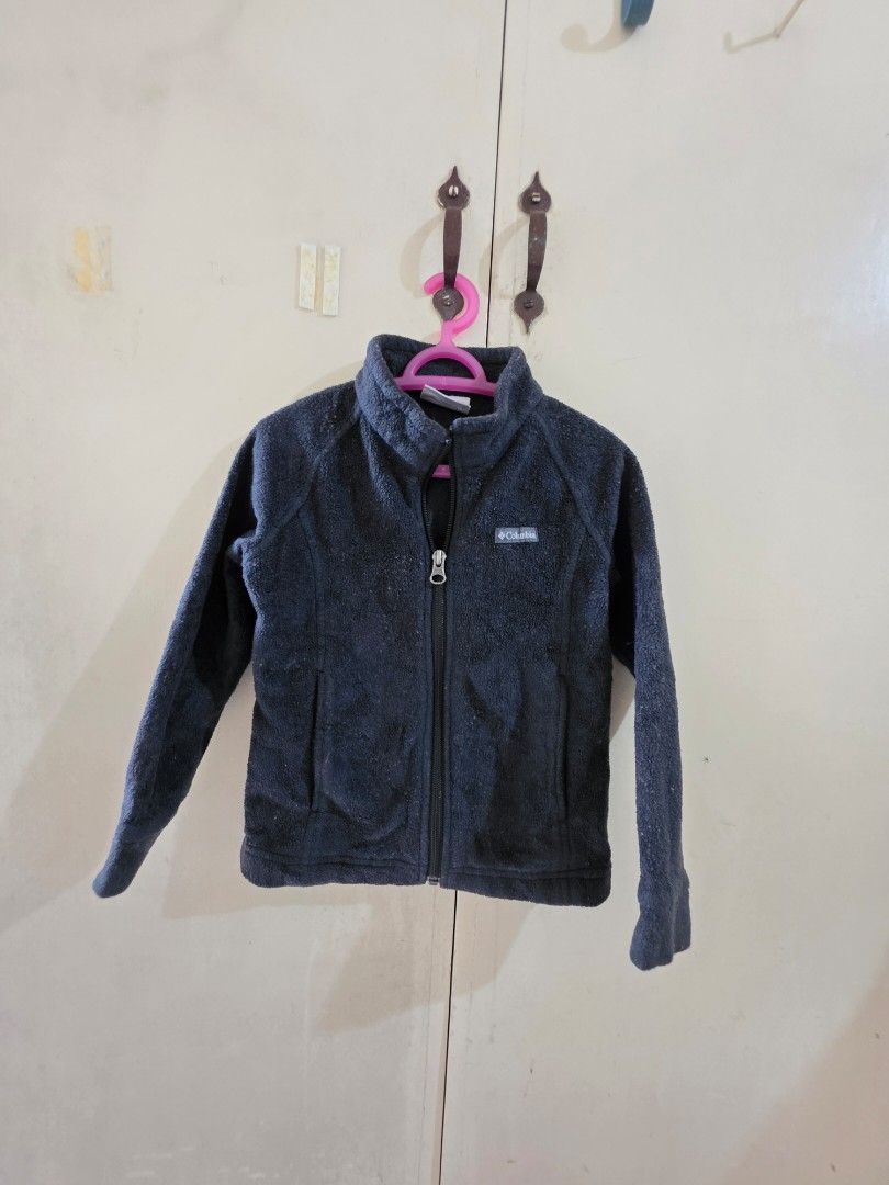 Columbia Fleece Jacket Size 4T (Category: Babies & Kids Fashion) located in Manila. Submitted by dshopco (Listing ID 1469311309, Image 1). Description: - Brand: Columbia - Item: Kids Zip-Up Fleece Jacket - Size: 4T - Color: Dark Grey - Material: Soft and cozy fuzzy fleece - Features: Front zipper closure, practical front pockets, and embroidered chest logo - Origin: Made in Vietnam Please manage expectations as this is preloved. Color may vary vs