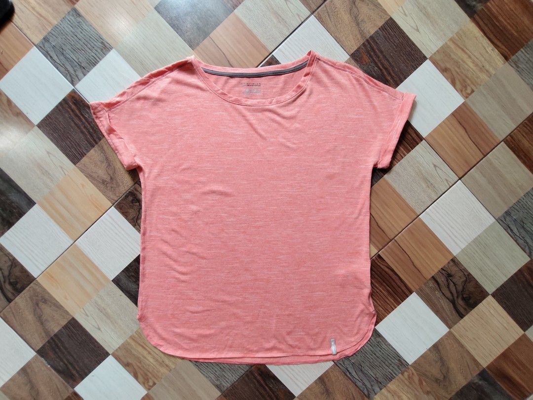 Columbia Omni-Wicl Blouse (Category: Activewear) located in General Santos City (Dadiangas). Submitted by alfredanth42291 (Listing ID 1469212074, Image 1). Description: COLUMBIA OMNI-WICK BLOUSE light orange XL (W-21 L-27) -100% polyester ✓excellent condition 235 #sports #running #gym #pickleball.