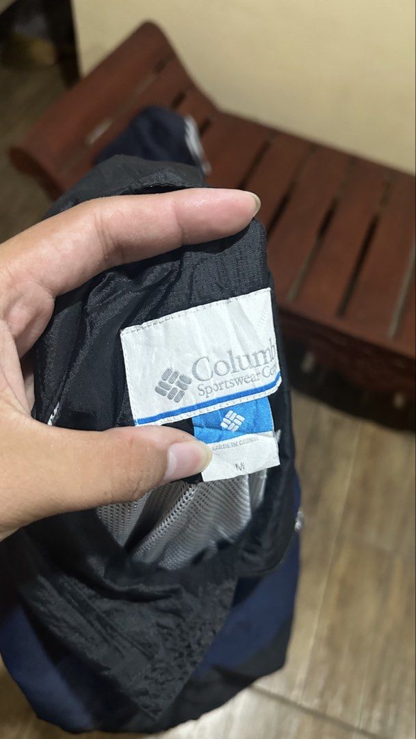 COLUMBIA WINDBREAKER (Category: Coats, Jackets and Outerwear) located in Manila. Submitted by urban.vintage (Listing ID 1469199821, Image 3). Description: ISSUE: NONE (NEED WASH) MOP :GCASH (NO COD) SHIP VIA: LALAMOVE & J&T LOCATION: PASIG CITY LENGTH: 29 WIDTH :23.