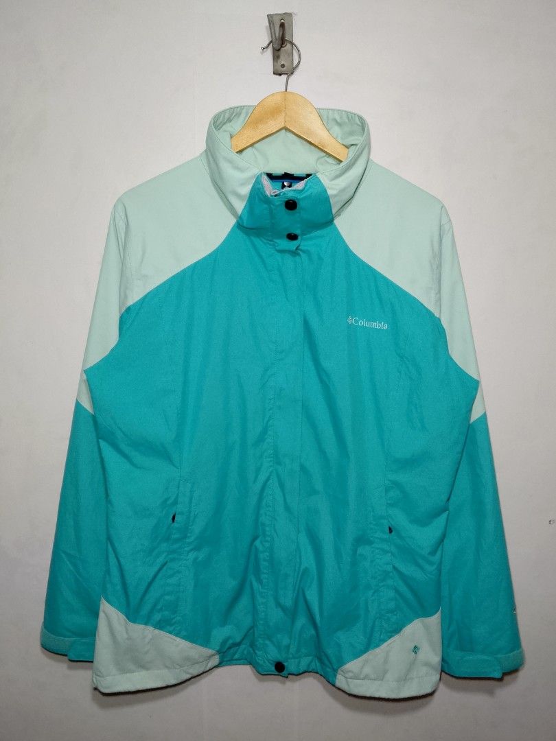 Columbia Windbreaker (Category: Coats, Jackets and Outerwear) located in Dasmarinas. Submitted by alexander24 (Listing ID 1469311155, Image 1). Description: Columbia Windbreaker Size: Large Fitting Dimes: W22 x L29 Condition: Excellent Color rate: 9.8/10 Issue: Need wash.