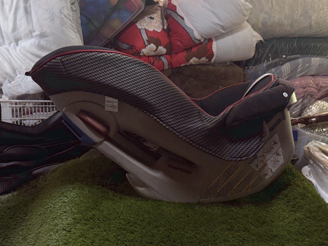 COMBI COCCORO CARSEAT (Category: Car Seats) located in Sablan. Submitted by gongonshelley12 (Listing ID 1469209193, Image 3). Description: COMBI COCCORO CARSEAT LIGHTWEIGHT; SPACE SAVING EXCELLENT NA EXCELLENT PO ETO.