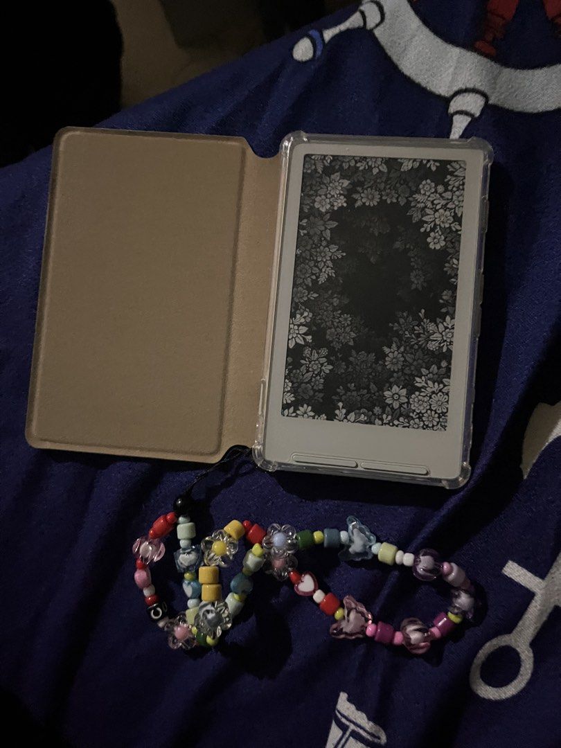 Xteink X4 (Category: E-Readers) located in Antipolo. Submitted by roee16 (Listing ID 1469309527, Image 3). Description: Selling only the unit and the accessories shown. Bought it here lang rin. Selling for the same price I got it plus accessories. Crossink is already flashed. RFS: Upgrading to X4 Pro For transparency, the 'up' button on the right side doesn't work, but the entire system works perfectly well. Said button is for navigating back to 