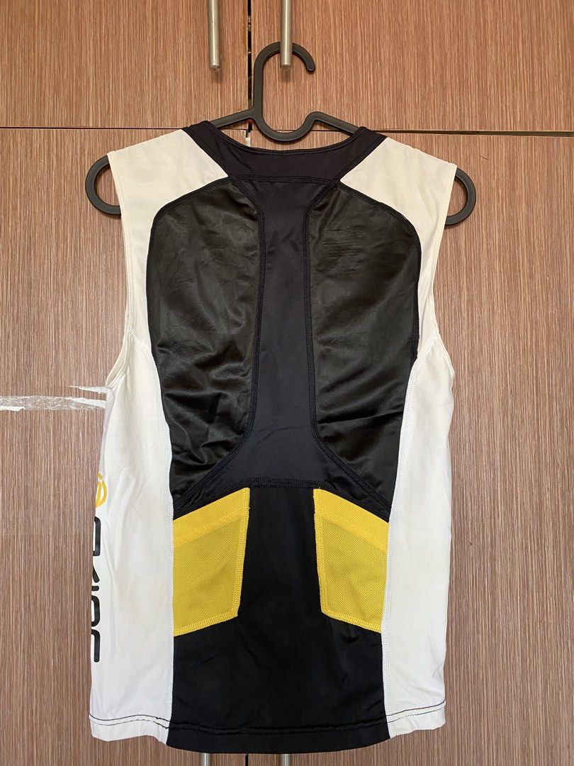 Compression Tank Top Sleeveless Shirt (Category: Activewear) located in Paranaque City. Submitted by declutterbykat (Listing ID 1469181623, Image 2). Description: 🔖 rfs: decluttering 📍 parañaque city 💸 mop: gcash or maya only 🚖 mod: lalamove, grab, or jnt .