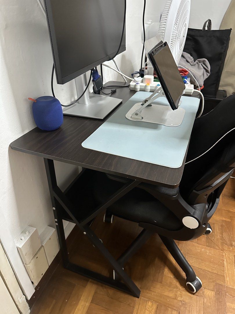 computer table (Category: Tables & Sets) located in Singapore. Submitted by idg77 (Listing ID 1469199672, Image 1). Description: .