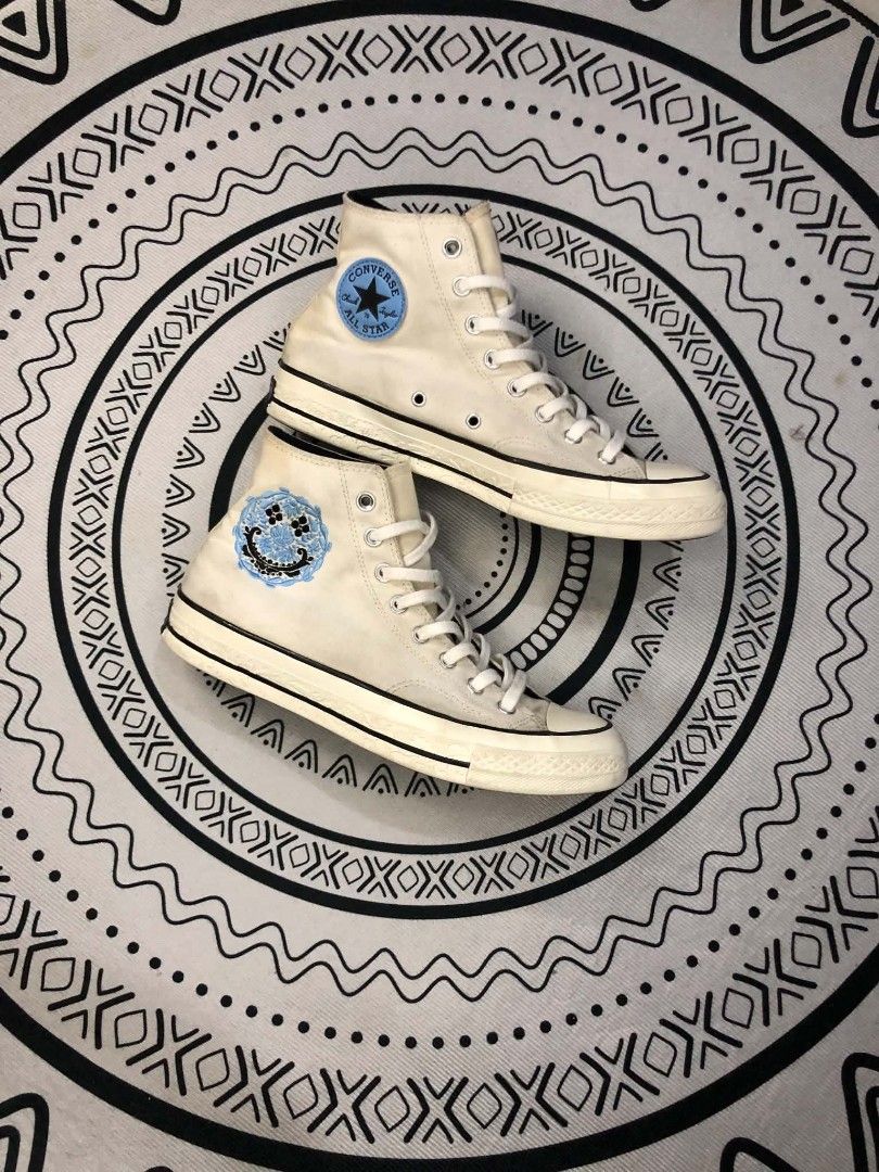 Converse Chuck 70 High White 🫶 (Category: Sneakers) located in Manila. Submitted by sonkicks (Listing ID 1469313516, Image 1). Description: - Model: Off-white Converse Chuck 70 High Top - Design: Unique blue embroidered graphic on the lateral side - Details: Textured embossed floral midsole with contrast black foxing stripe - Condition: Well-kept, minimal signs of wear on canvas uppers - Soles & Accents: Classic brown rubber outsole and clean he