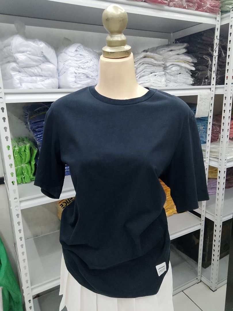 Converse Remastered Essentials Black T-Shirt Size M (Category: Tshirts & Polo Shirts ) located in Midsayap. Submitted by jarethshop (Listing ID 1469324407, Image 1). Description: - Brand: Converse Remastered Essentials - Color: Solid Black - Size: M (China 170/96A / Korea 95) - Material: 100% Cotton, soft and comfortable feel - Fit: Standard fit, short sleeves, crew neck - Details: Small woven label at the hem - Condition: Brand new - Perfect eve