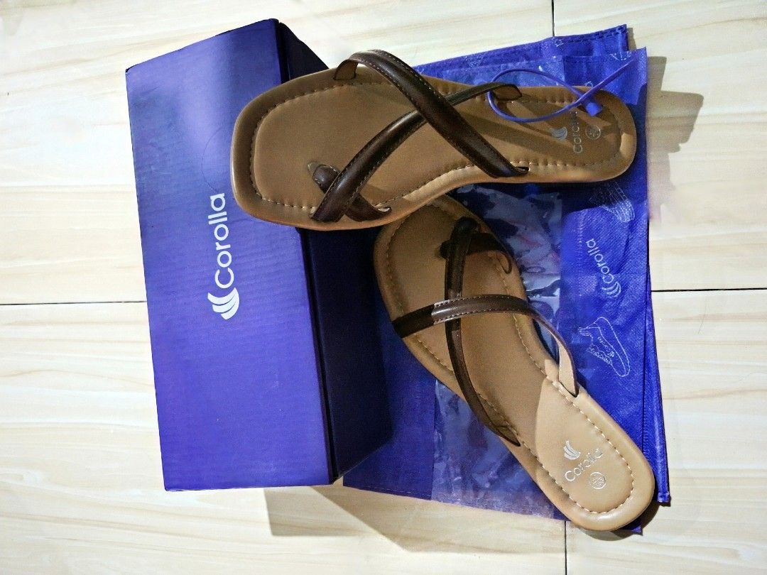 Corolla Lumi Women's Sandals (Category: Flats & Sandals) located in Manila. Submitted by etan.04 (Listing ID 1469303621, Image 1). Description: - Brand: Corolla - Style: Cross-strap flat sandals with a toe loop and slip-on design - Colorway: Chestnut brown - Size: 40/25cm (marked on insole) - Condition/Inclusions: Brand new/ comes with original purple Corolla box Rfs: Wrong size. malaki sa akin.