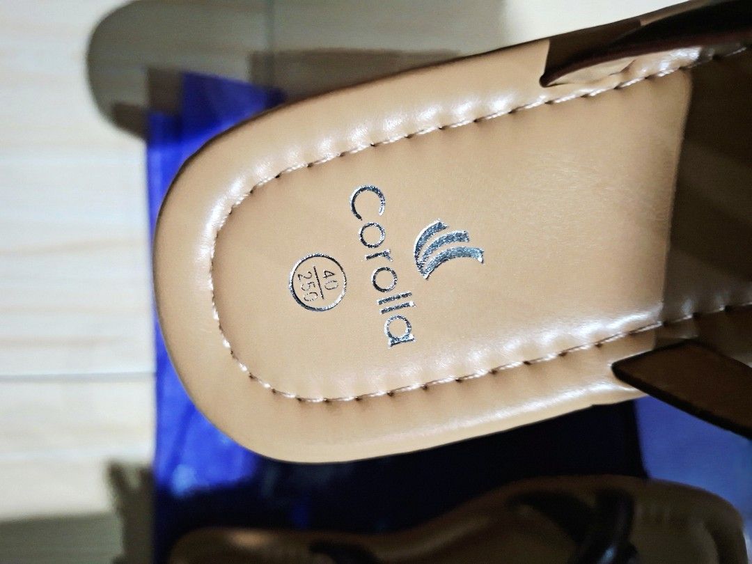 Corolla Lumi Women's Sandals (Category: Flats & Sandals) located in Manila. Submitted by etan.04 (Listing ID 1469303621, Image 2). Description: - Brand: Corolla - Style: Cross-strap flat sandals with a toe loop and slip-on design - Colorway: Chestnut brown - Size: 40/25cm (marked on insole) - Condition/Inclusions: Brand new/ comes with original purple Corolla box Rfs: Wrong size. malaki sa akin.