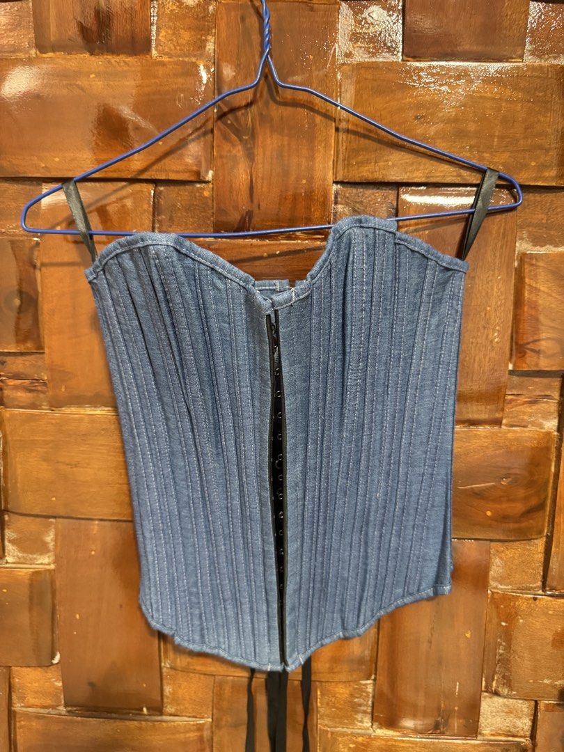 Corset top (Category: Others Tops) located in Manila. Submitted by rluvs09 (Listing ID 1469257204, Image 1). Description: .