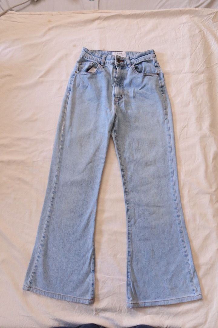 Cotton On Light Wash Flare Jeans (Category: Jeans) located in Manila. Submitted by imama23 (Listing ID 1469200042, Image 1). Description: Condition: 5/10, broken stitches as seen in photo Measurements: • Waist: 14 in. (laid flat) • Length: 38 in. Location: Manila (near taft) 📦 SHIPPING • Full payment before shipping • NCR: J&T (1–3 days) / Grab or Lalamove (same-day) • Provincial: J&T (1–7 days) • Shipping fee shouldered by buyer 💸 MOP: GCash /