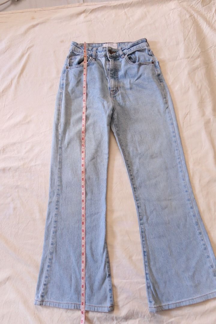 Cotton On Light Wash Flare Jeans (Category: Jeans) located in Manila. Submitted by imama23 (Listing ID 1469200042, Image 3). Description: Condition: 5/10, broken stitches as seen in photo Measurements: • Waist: 14 in. (laid flat) • Length: 38 in. Location: Manila (near taft) 📦 SHIPPING • Full payment before shipping • NCR: J&T (1–3 days) / Grab or Lalamove (same-day) • Provincial: J&T (1–7 days) • Shipping fee shouldered by buyer 💸 MOP: GCash /