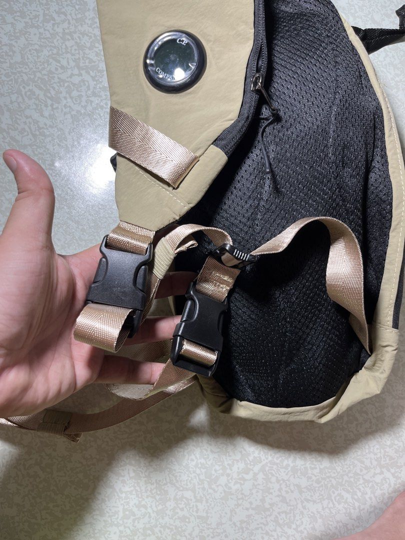 cp.company CROSSBODY BAG (Category: Belt bags, Clutches and Pouches) located in Quezon City. Submitted by headline. (Listing ID 1469327943, Image 3). Description: CP.COMPANY CROSSBODY BAG KHAKI EXCELLENT CONDITION FOR ONLY:999php +SHIPPING FEE.