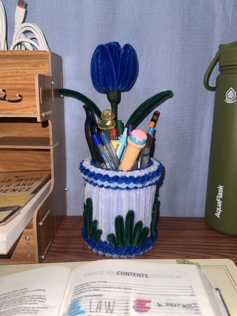 Crafts (Category: Everything Else Others) located in Manila. Submitted by curatedfinds_07 (Listing ID 1469321203, Image 3). Description: Customized pen holder with free key chain.