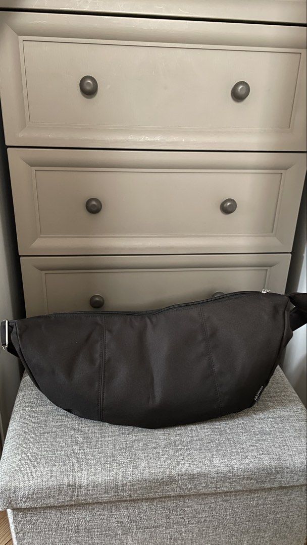 Crescent Dumpling Crossbody Lightweight Nylon Bag (Category: Shoulder Bags) located in Makati City. Submitted by minimalistsally (Listing ID 1469276775, Image 2). Description: .