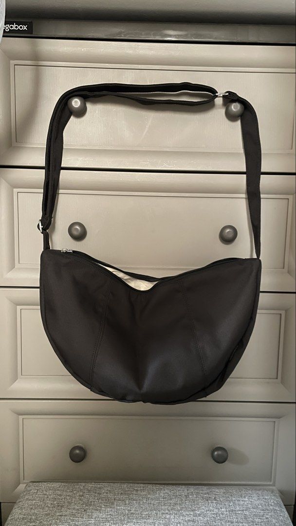 Crescent Dumpling Crossbody Lightweight Nylon Bag (Category: Shoulder Bags) located in Makati City. Submitted by minimalistsally (Listing ID 1469276775, Image 1). Description: .