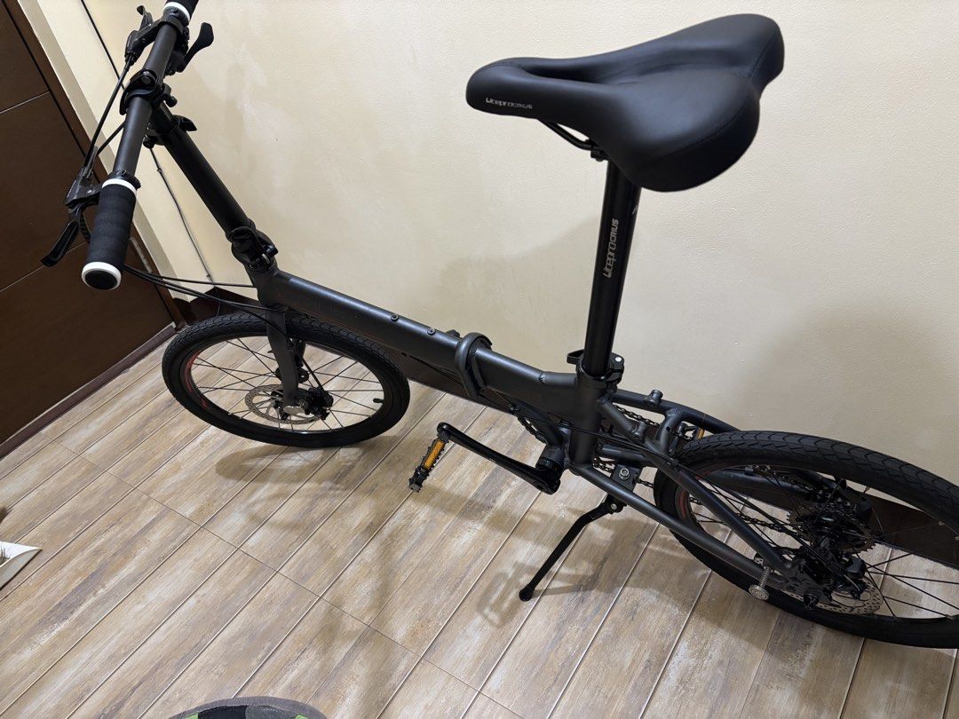 Crius Master D 20” folding bike (Category: Bicycles) located in Manila. Submitted by louisubante (Listing ID 1469279624, Image 3). Description: PRICE IS NEGOTIABLE Freebies: - ELOPS headlight - ELOPS rearlight - IU 1L saddle bag - CATSEYE bike bell - TRIBAN phone mount This folding bike was bought on December 8, 2025. Specs and original price is included on the pictures. No issues, rides smoothly Some dust in some parts Unnoticeable scratches Ove