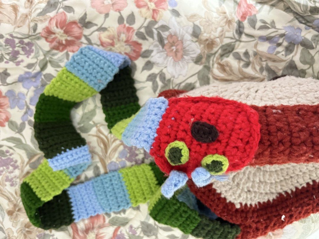 Crocheted Apple bag hungry caterpillar inspired (Category: Tote Bags) located in Talavera. Submitted by cookies.by.hoshishi (Listing ID 1469256195, Image 2). Description: Mod: jnt.
