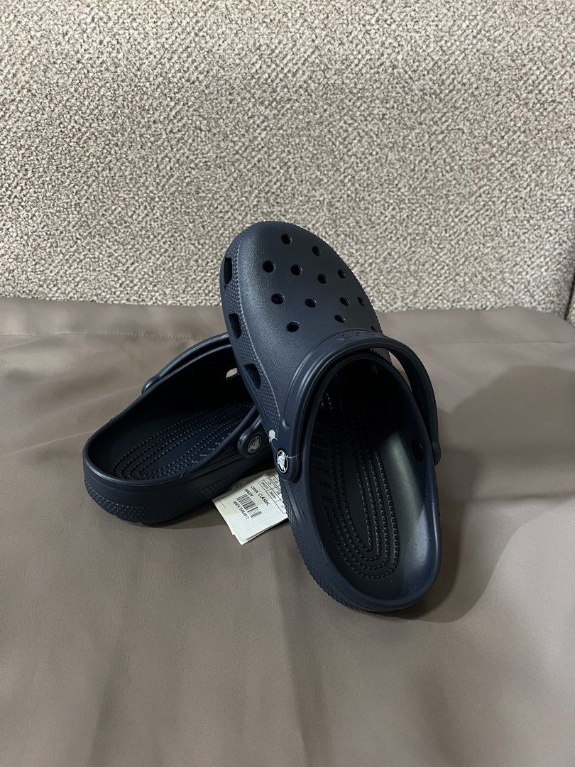 Crocs Classic Clog (Category: Slippers & Slides) located in Manila. Submitted by teamastore (Listing ID 1469392802, Image 2). Description: 🇯🇵 ORIGINAL CROCS CLASSIC CLOGS 🇯🇵 💙 Extras from Don Quijote, Japan! 🔥 Lowest price! Authentic Crocs — perfect for everyday wear or gifts! 🎁 📌 AVAILABLE STOCKS 🌟 NAVY • 3 pairs — US M8/W10 | JP 26cm 📢 Tip: 📏 Please double-check your size in centimeters (cm)! US sizing may run bigger or smaller depen