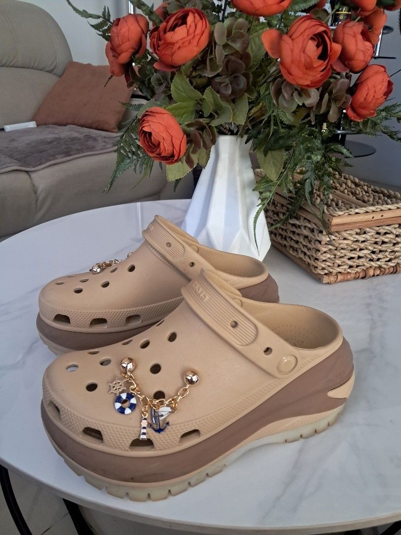 Crocs eva clogs (Category: Sandals) located in Ibaan. Submitted by ljnaig14 (Listing ID 1469179071, Image 1). Description: Crocs eva clogs original SLIGHTY used 10/9 combination of beige & white kasya po sa 8-9 size 9 po size paa ko.