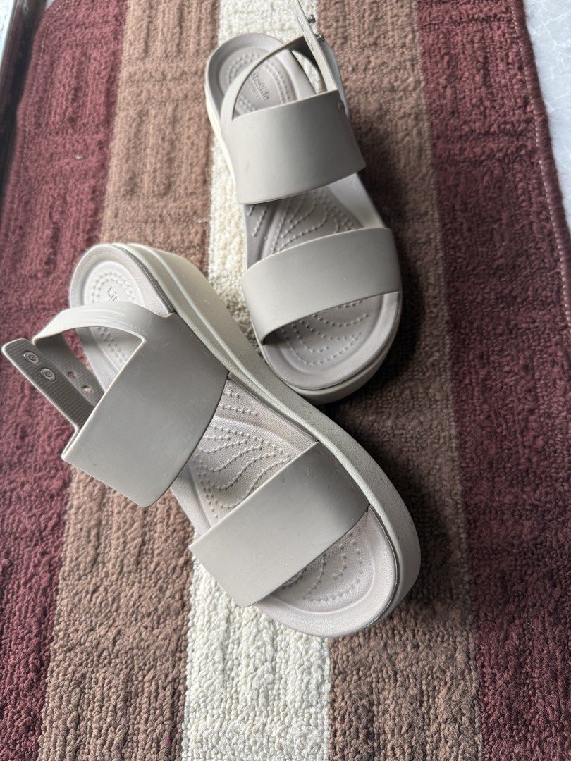Crocs LiteRide Platform Sandals Beige (Category: Sandals) located in Davao. Submitted by ishtaranne (Listing ID 1469213058, Image 2). Description: - Brand: Crocs LiteRide - Style: Platform sandals with chunky sole and dual straps - Color: Versatile neutral beige - Fit/Closure: Adjustable heel strap with secure metal button - Comfort: Soft, textured footbed for extra grip and cushioning.