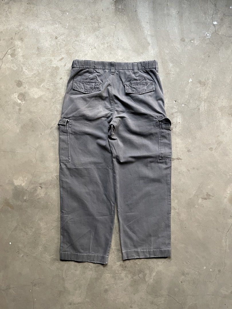 Crofts & barrow cargo pants (Category: Jeans) located in Cabuyao City. Submitted by jam_mandilag (Listing ID 1469321278, Image 1). Description: Tag: Crofts & barrow Waistline: 32 Length: 36 LegHole: 9 Color Rate:8/10 Condition: 8/10 Issue: stain Mode of payment: Gcash Mode of shipping: J&T and lalamove For more information kindly click the “send message button” and other details of the item. Location: cabuyao laguna ————————————————————————— NOTE