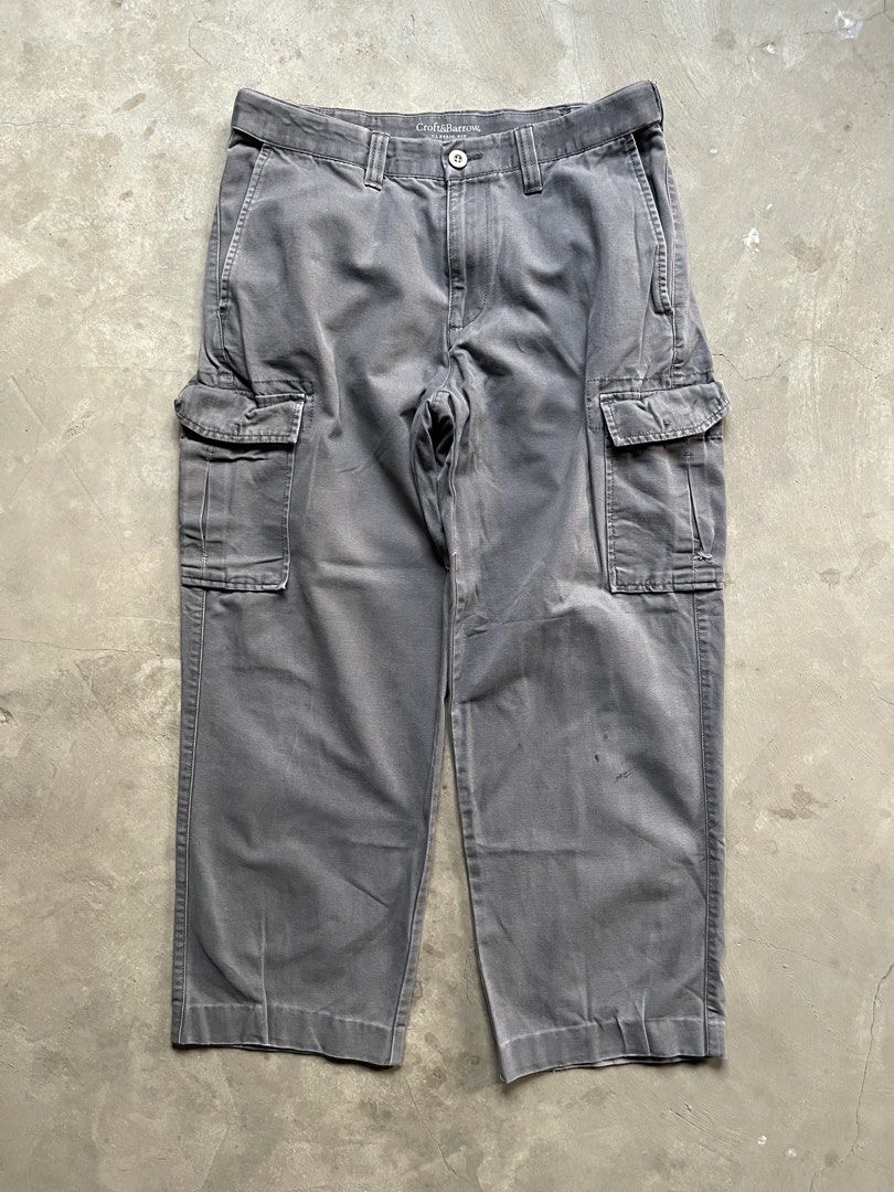 Crofts & barrow cargo pants (Category: Jeans) located in Cabuyao City. Submitted by jam_mandilag (Listing ID 1469321278, Image 2). Description: Tag: Crofts & barrow Waistline: 32 Length: 36 LegHole: 9 Color Rate:8/10 Condition: 8/10 Issue: stain Mode of payment: Gcash Mode of shipping: J&T and lalamove For more information kindly click the “send message button” and other details of the item. Location: cabuyao laguna ————————————————————————— NOTE