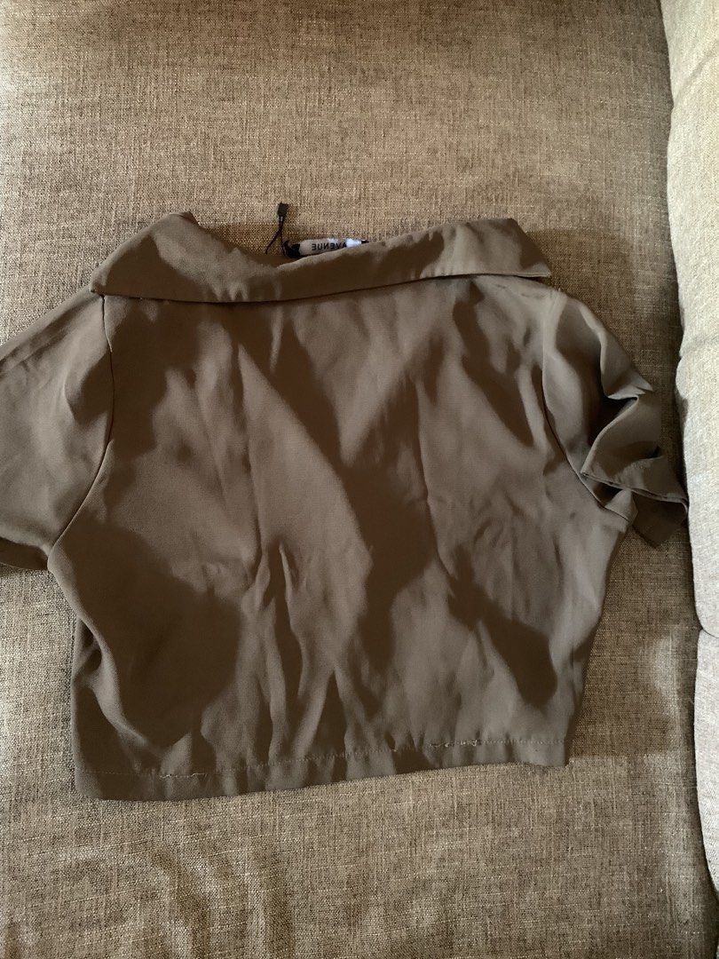 Crop top blouse (Category: Others Tops) located in Camalig. Submitted by abyssia (Listing ID 1469184640, Image 3). Description: .