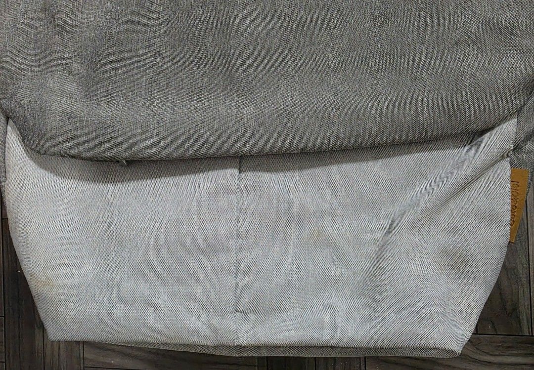 Côte&Ciel Spree Messenger Bag (Category: Sling Bags) located in Quezon City. Submitted by thriftstershop (Listing ID 1469263410, Image 2). Description: Brand: Cote & ciel Condition: Excellent Issue: May stain sa harap need deep clean Size: Height: 38cm Length: 46cm Meet up: Trinoma or LRT 2 Anonas Shipping: LBC - Weekdays J&T - Weekends.