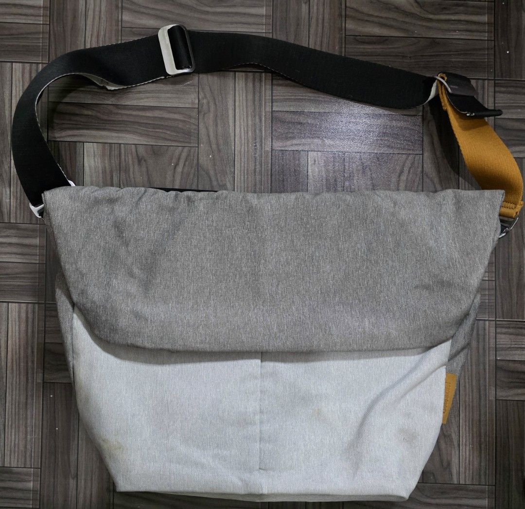 Côte&Ciel Spree Messenger Bag (Category: Sling Bags) located in Quezon City. Submitted by thriftstershop (Listing ID 1469263410, Image 1). Description: Brand: Cote & ciel Condition: Excellent Issue: May stain sa harap need deep clean Size: Height: 38cm Length: 46cm Meet up: Trinoma or LRT 2 Anonas Shipping: LBC - Weekdays J&T - Weekends.