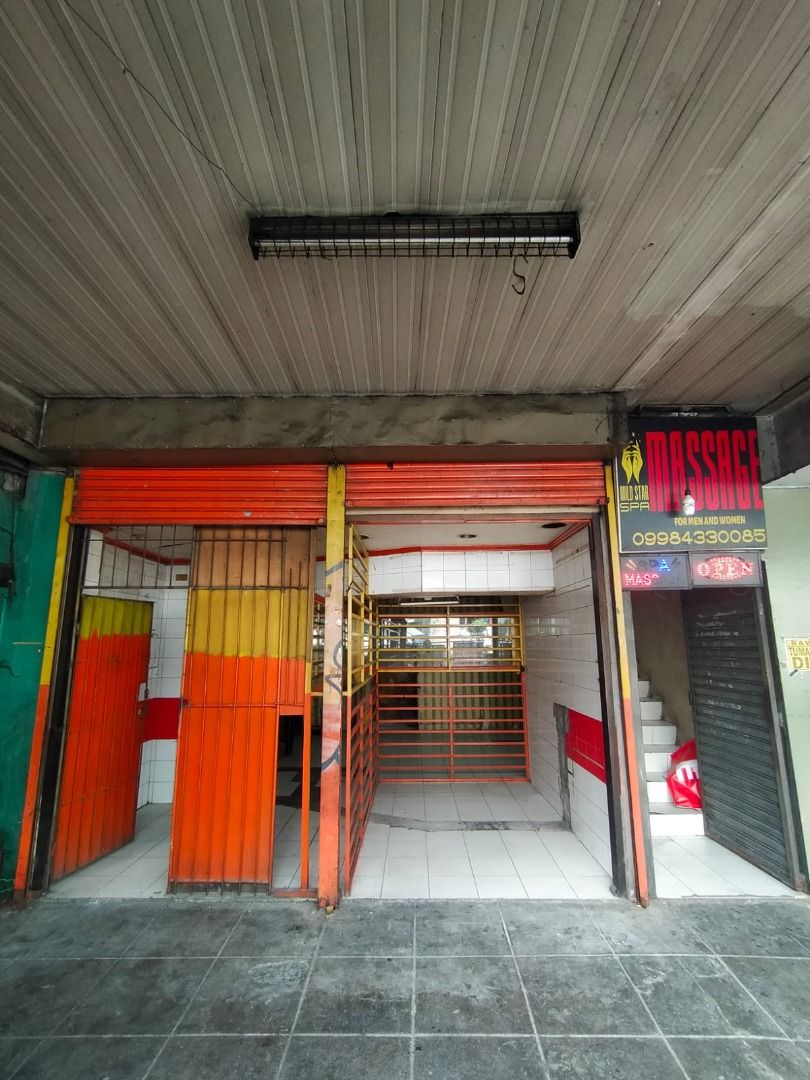 Cubao EDSA Commercial building (Category: Commercial) located in Quezon City. Submitted by mftvillasi (Listing ID 1469190456, Image 2). Description: - Prime location right next to pedestrian overpass stairs - Multi-story commercial building with high visibility - Eye-catching beige and brown exterior with dark window frames - Accessible to all points such as Makati, Caloocan, Marikina - Heavy foot and vehicular traffic passing underneath.