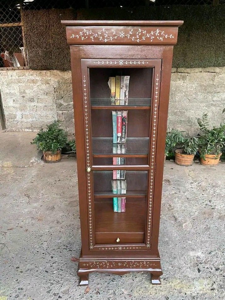 Curio (Category: Shelves, Cabinets & Racks) located in Manila. Submitted by carmelites36250 (Listing ID 1469265865, Image 3). Description: BEAUTIFUL CURIO CABINET/ DISPLAY CABINET * Vintage * Newly Refurbished * Ready to use * Seasoned Tanguile Dimension: H-76.5 L-27 W-21.5 All in inches 🚛 We deliver NATIONWIDE at buyer's expense. Price-20, 000✅.
