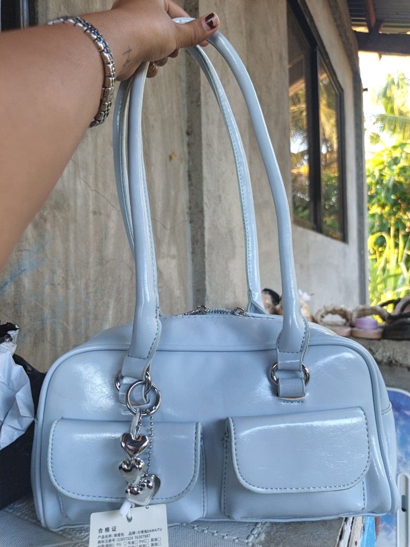 Damaitu shoulder bag (Category: Shoulder Bags) located in Quezon, Isabela. Submitted by ukay-ukaybylyn (Listing ID 1469250677, Image 1). Description: like new💯 may tag pa nga eh spacious kasya folded payong, long wallet at anik anik mo.
