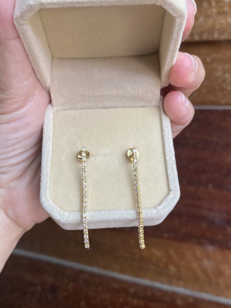 Dangling Earring Pair w/ Diamonds (Category: Earrings) located in Manila. Submitted by jen_abon (Listing ID 1469191267, Image 3). Description: 💎18K / 1.2 grams / 18K Markings 💎Natural Diamonds 💎 Pawnable .