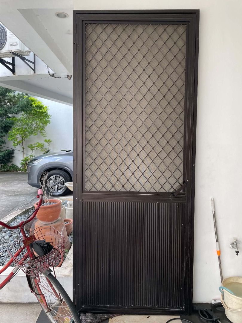 Dark Brown Metal Security and Screen Door (Category: Locks, Doors & Gates) located in Caloocan City. Submitted by peejaymagr68020 (Listing ID 1469207130, Image 1). Description: - Color: Dark brown - Material: Heavy-duty solid metal frame with diamond mesh and ribbed bottom panel - Size: Standard single door - Hardware: Handle and lock included (right side) - Delivery: Pick up only.