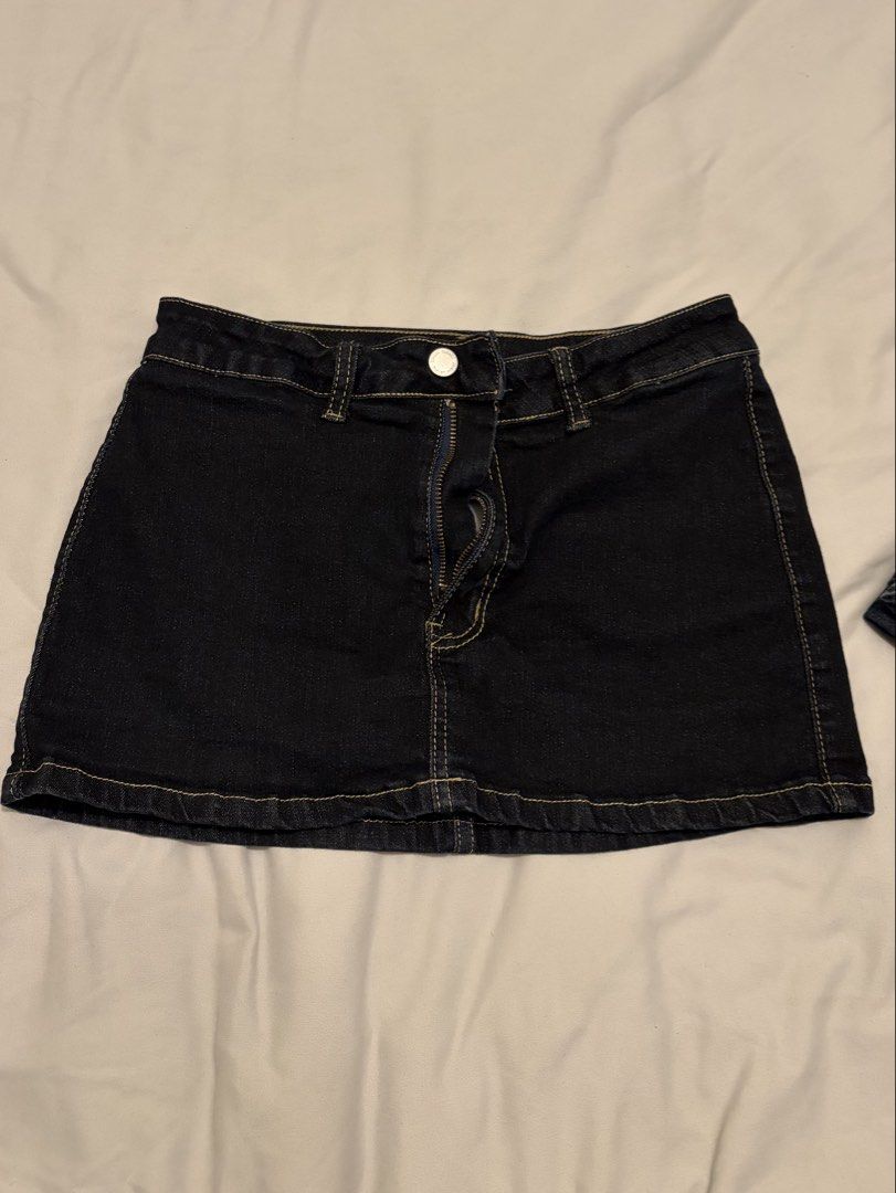 Dark denim mini skirt with inner shorts (Category: Skirts) located in Manila. Submitted by kim_hansu (Listing ID 1469388565, Image 2). Description: my height 5’6 waistline : 25 no issues can deliver thru lalamove or ship thru jnt payment first policy.
